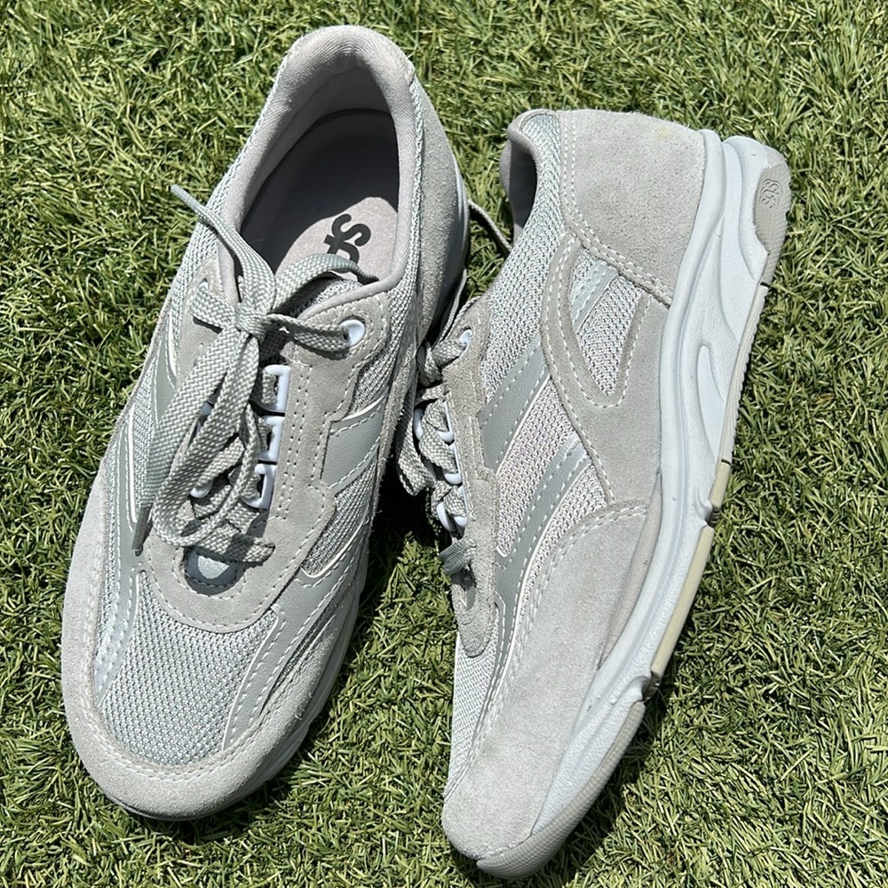 Like New SAS Women’s Tour Mesh Lace Up Sneaker, Size 6.5 WW, Dust Color